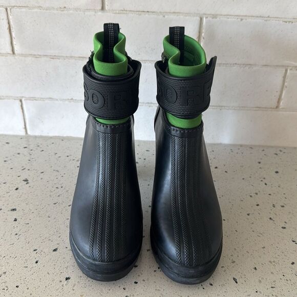 Sorel MEDINA lll Black and Green Rubber Rain Heeled Boots Platform Bold Size 8.5 - Picture 2 of 16